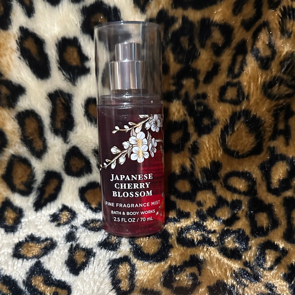 Bath & Body Works Japanese Cherry Blossom Fine Fragrance Mist - Burgundy